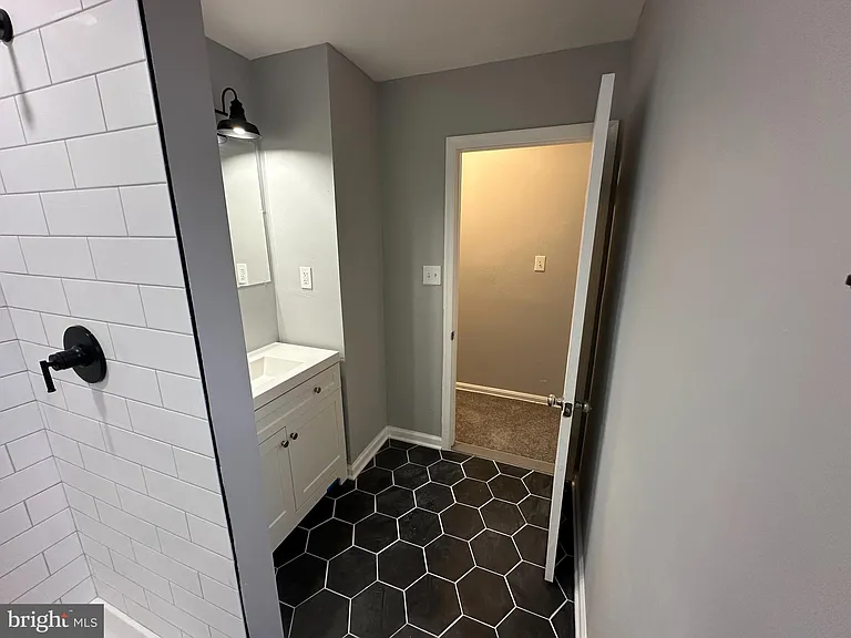 1333 E North Ave — Photo 10