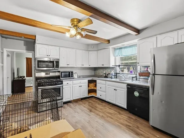 7 Woodwards Ln, Taunton, MA 02780