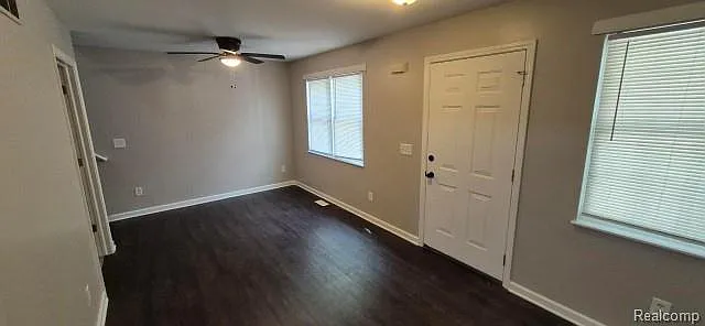 3 bed, 2.5 bath, 1356 sqft, $1,750 — Photo 4