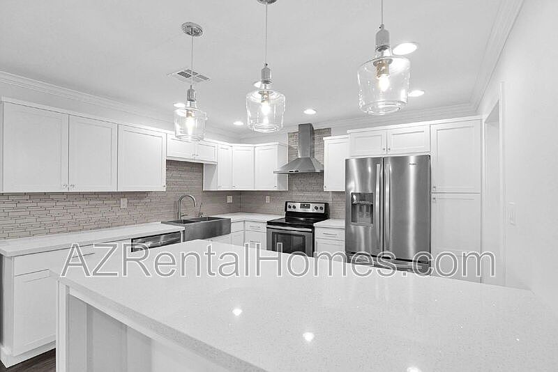1st image of 621 W Plata Ave