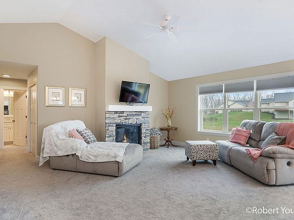 5th image of 12240 Krystal Ct NW