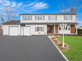 34 Bethesda Ln, Sayville, NY 11782