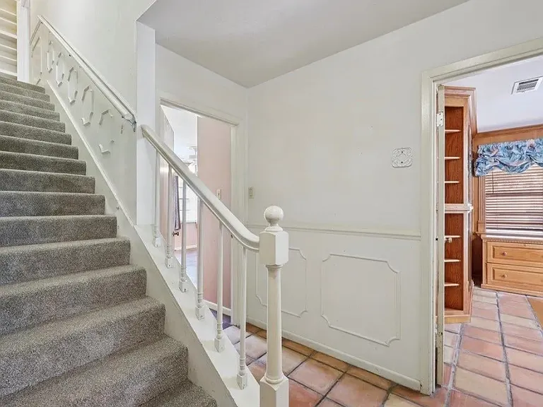 5710 Glasgow Ln — Photo 11
