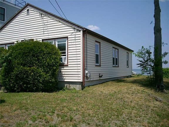 3rd image of 300 Shawomet Ave