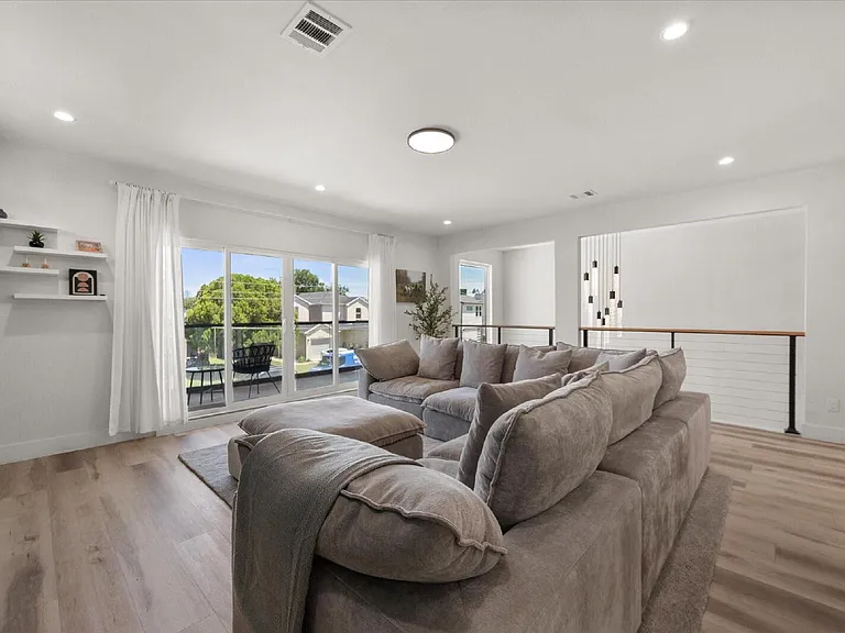 4029 Ivanhoe Ln — Photo 20