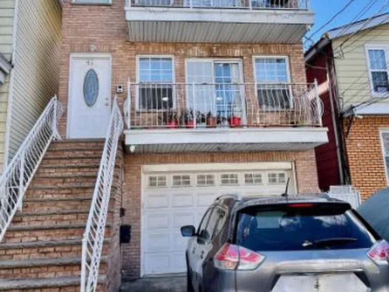 41 Logan Ave — Photo 7