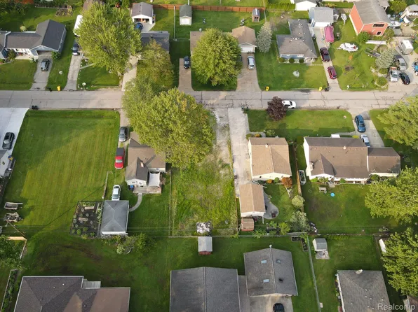 50627 Elsey St, New Baltimore, MI 48047