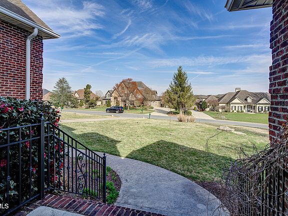 68th image of 405 Heather View Dr