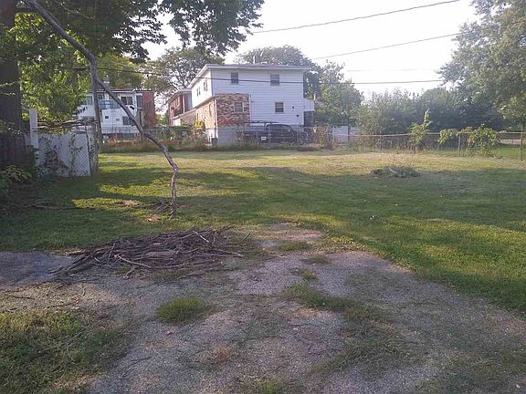 4th image of 915 West St