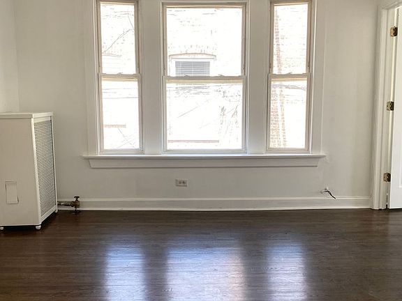 4th image of 7114-7116 S Blackstone Ave #2