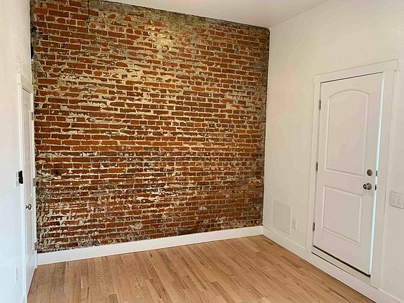4th image of 1035 W 14th Ave