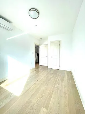 Rented by SUNAMERICA REALTY CHOICE INC | media 23