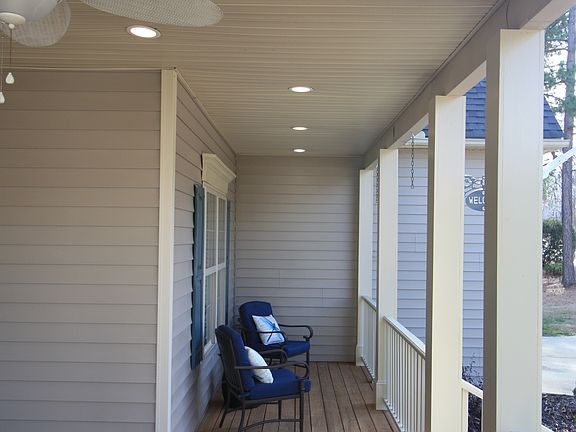 LARGE FRONT PORCH