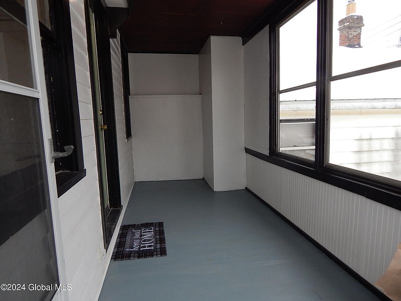 5th image of 84 N Lake Avenue