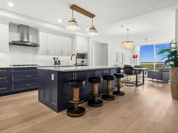 15 N Cougar Ridge Lndg SW #209, Calgary, AB T3H 6C3