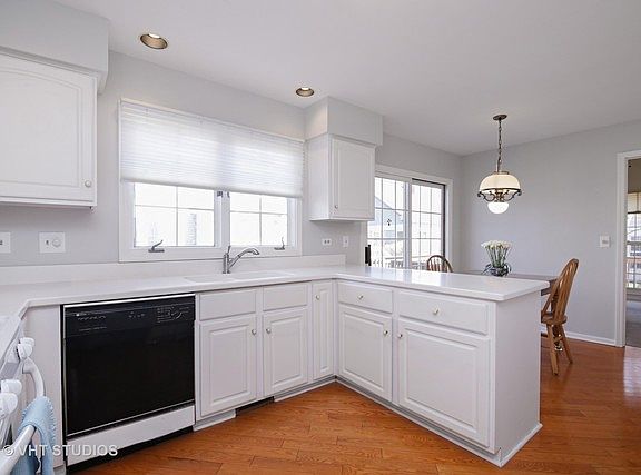 2nd image of 2176 Lake Shore Cir