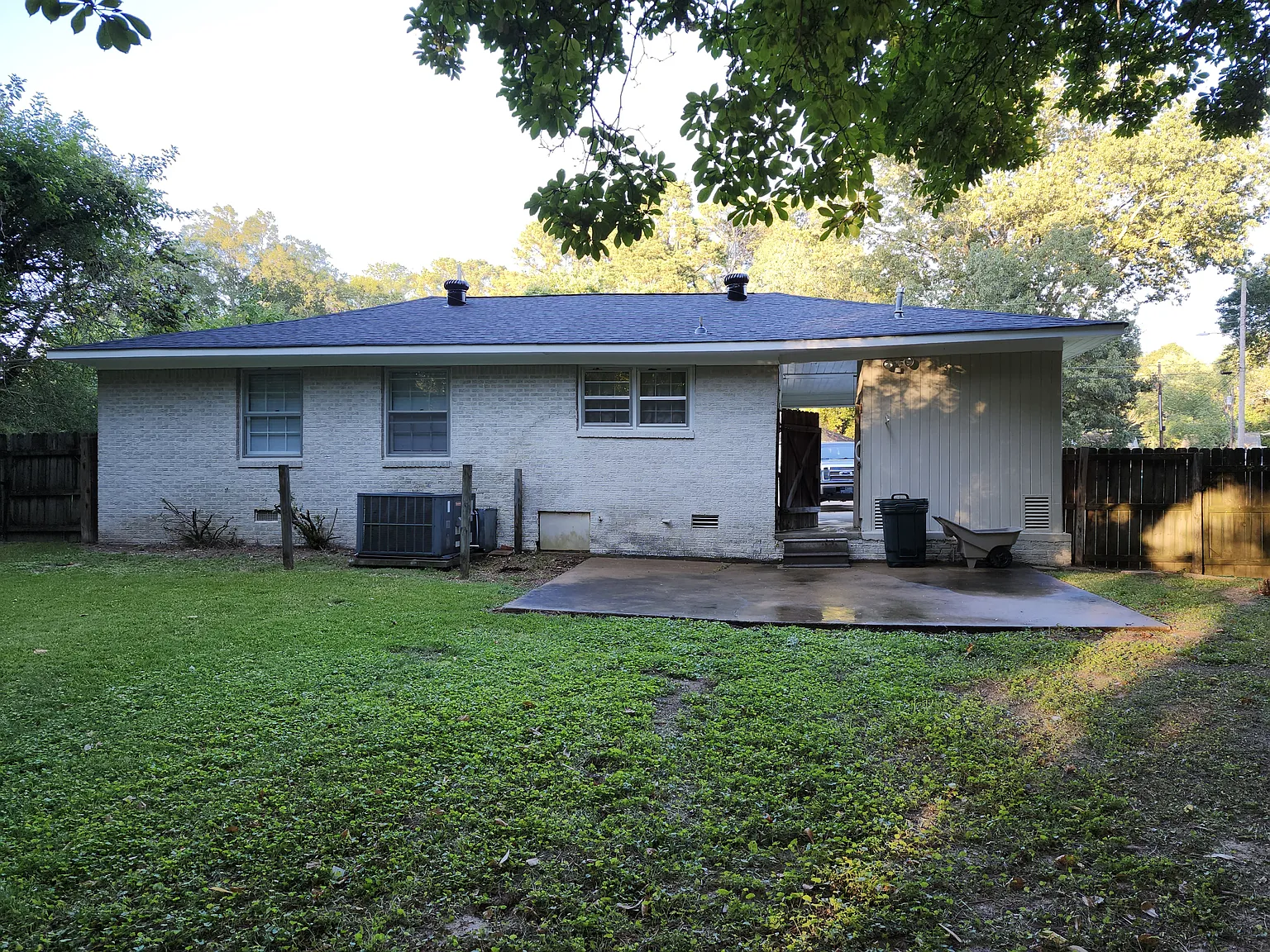 2 bed, 1085 sqft, $1,350 — Photo 2