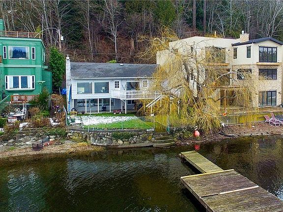 2nd image of 1472 N Rosemont Dr NE
