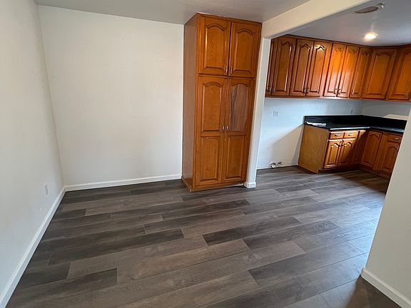 5th image of 307 E Eleanor Ln