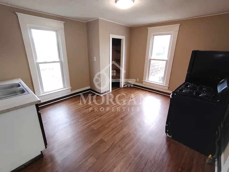 925 W 5th St #3 — Photo 3
