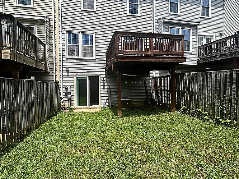 715 Acorn Ct — Photo 8