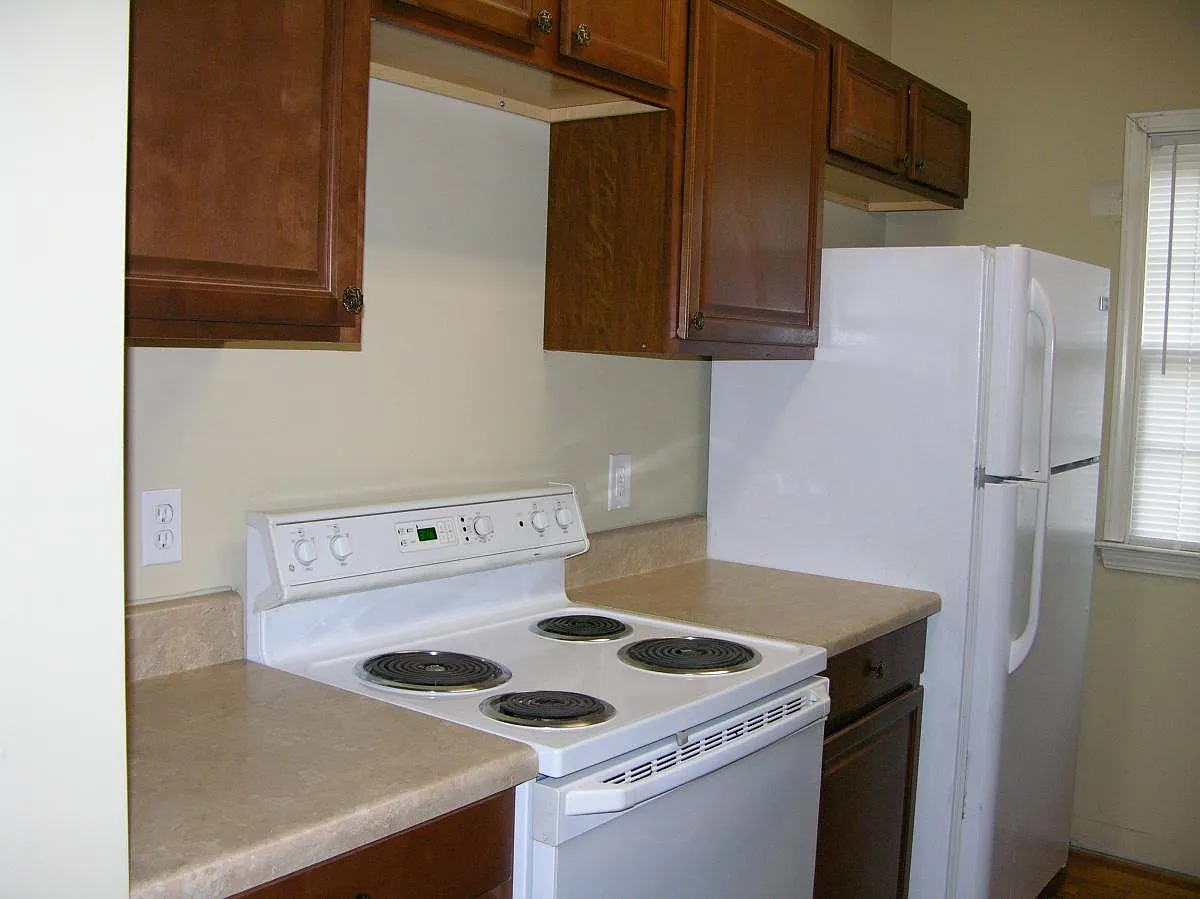 4 bed, 1248 sqft, $2,249 — Photo 2