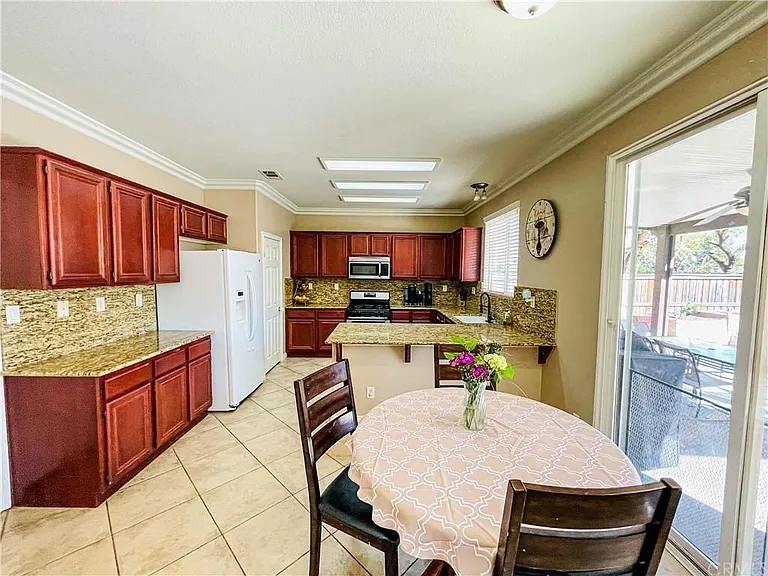38894 Hickory Hill Ct — Photo 4