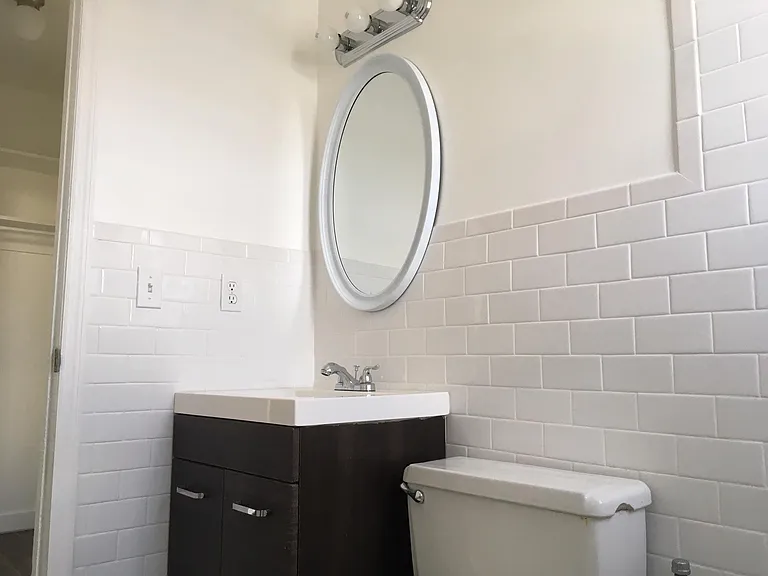 240 NW 8th Ave #2 — Photo 4