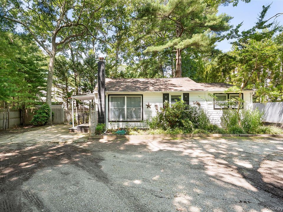 1st image of 141 W Neck Road