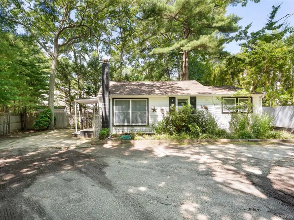 141 W Neck Road, Southampton, NY 11968