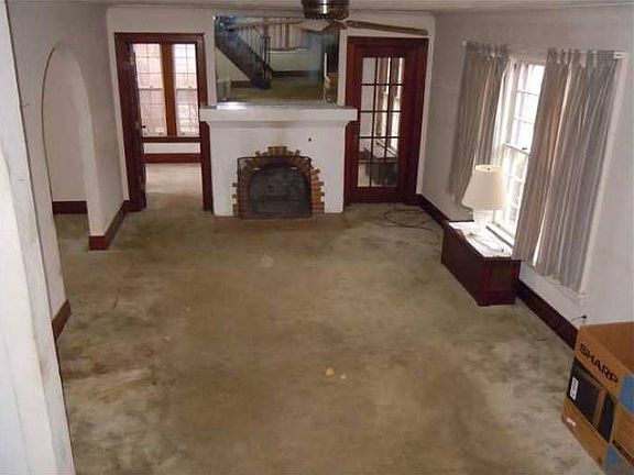 Living Room/Fireplace