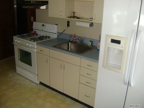 4th image of 61 Dollard Dr