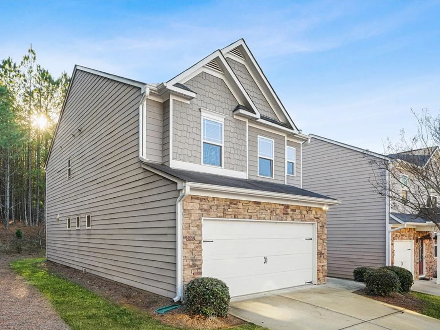 3 bed, 1900 sqft, $2,350 — Photo 3