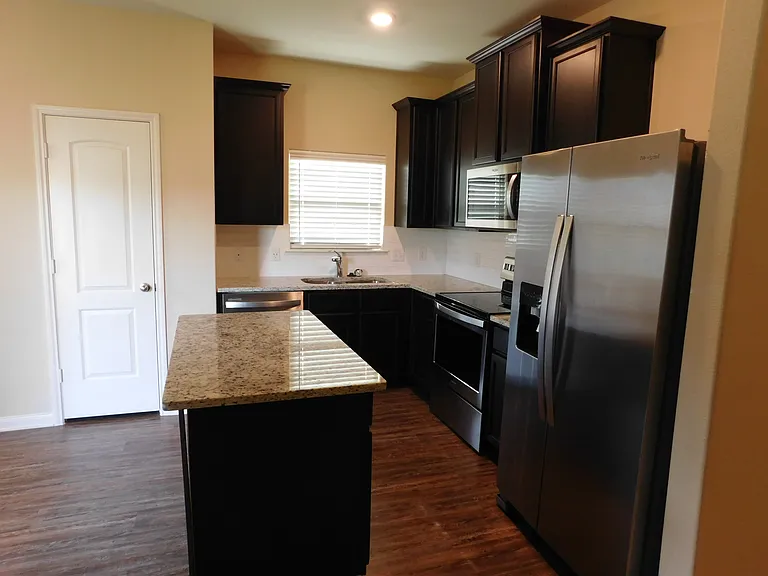 304 Aaron St — Photo 8