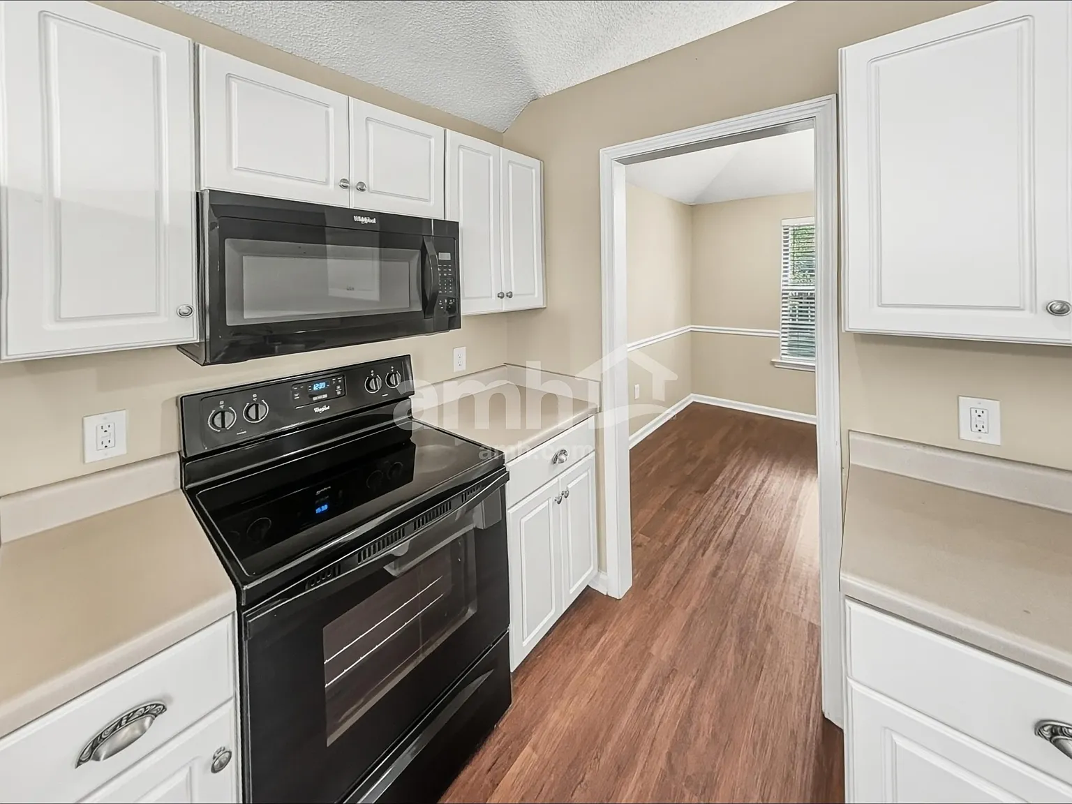 3 bed, 2.0 bath, 1472 sqft, $2,260 — Photo 3