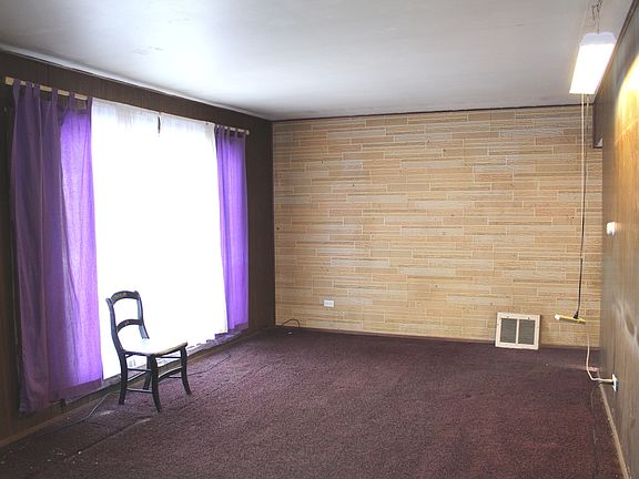 4th image of 1665 McKay St