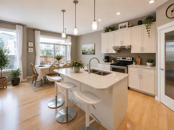 28 Cranarch Cres SE, Calgary, AB T3M 2J2