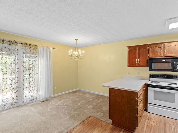 5th image of 187 Emerald Dr