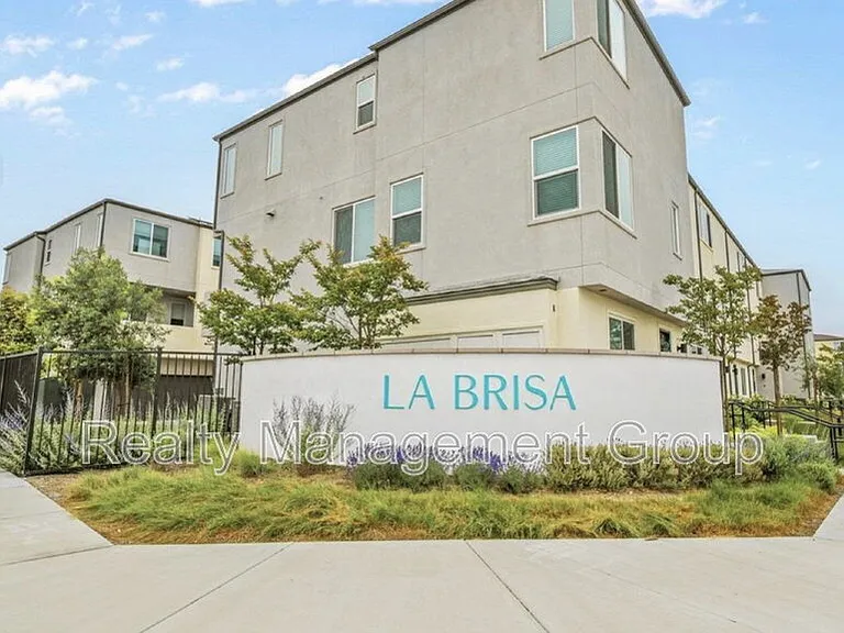 5480 Shorefront Dr #163 — Photo 1