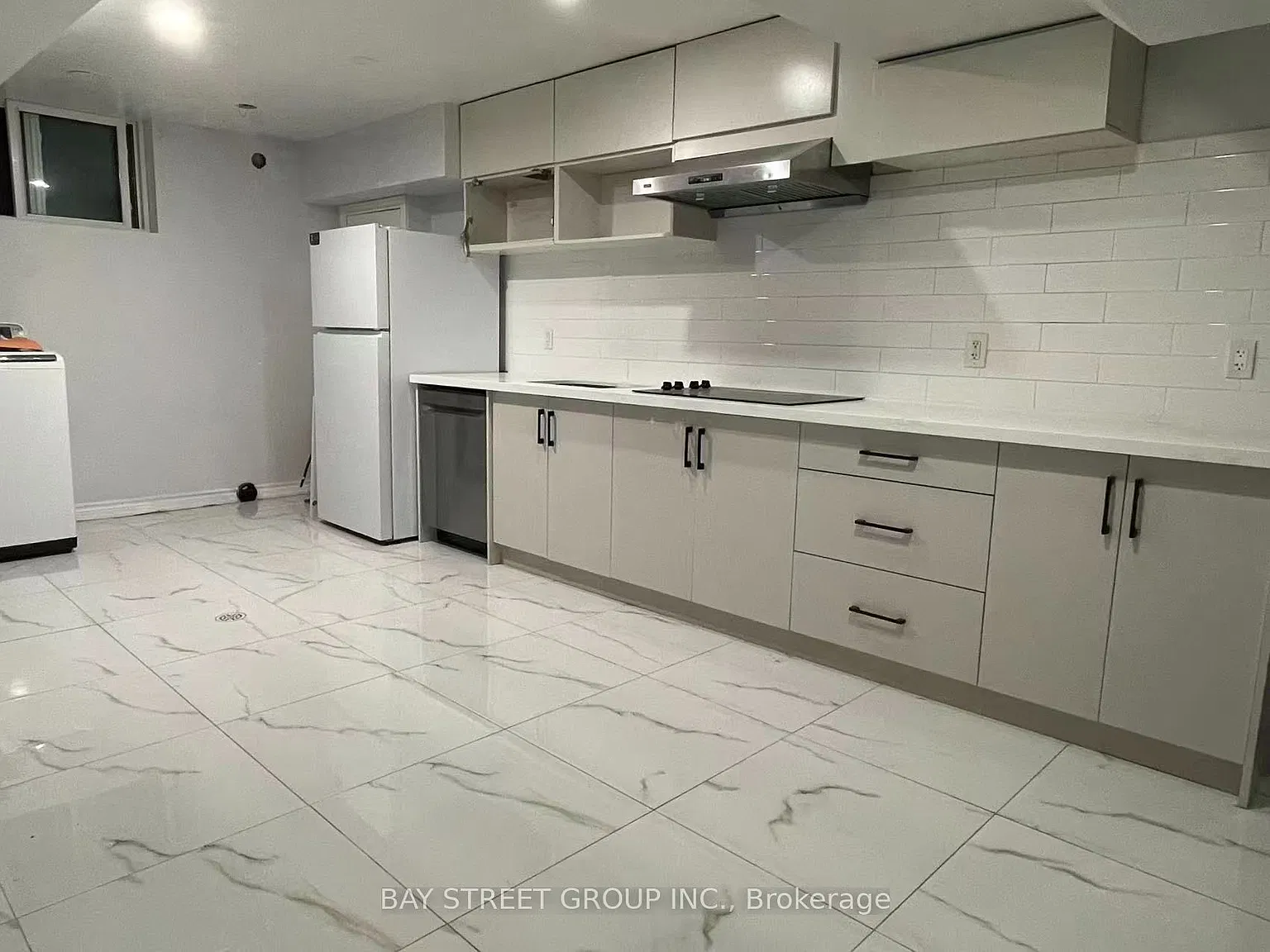3 bed, $2,200 — Photo 2