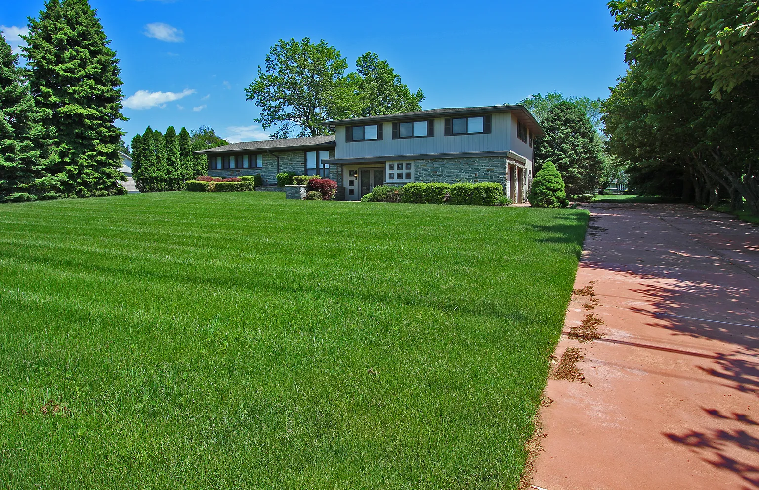 913 E Wheel Rd photo 1