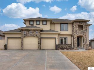15904 Mary St, Omaha, NE 68116