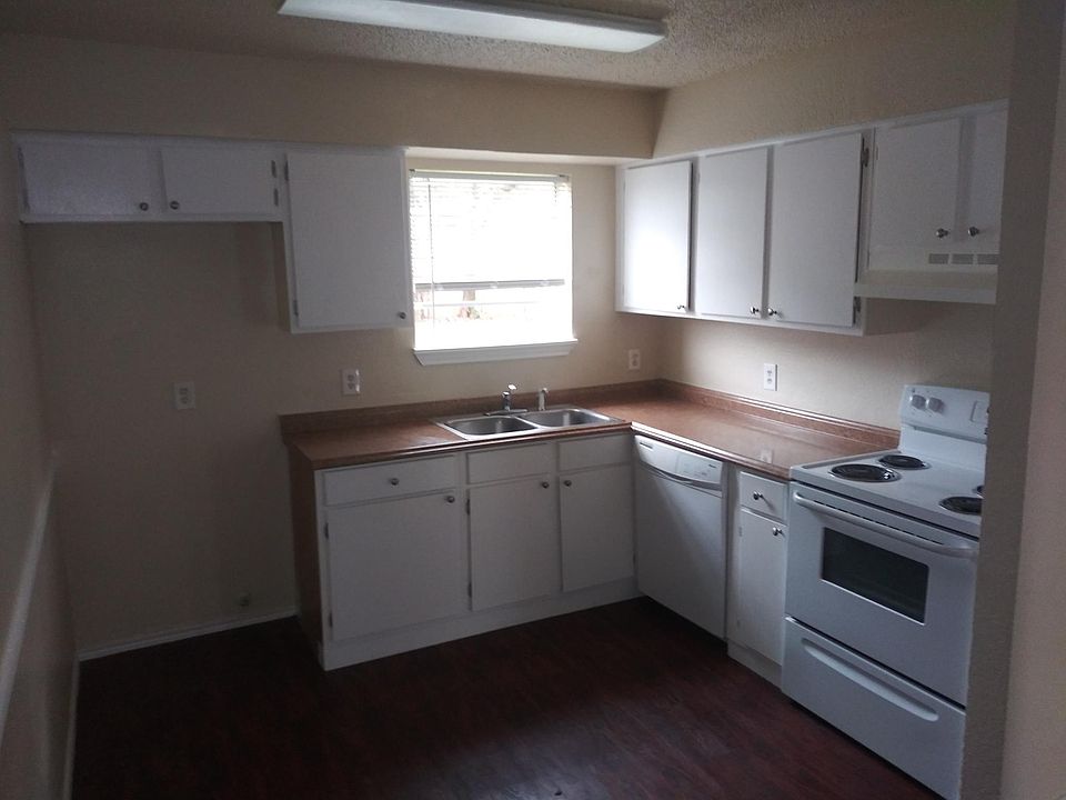 1st image of 817 NW Summercrest Blvd #A