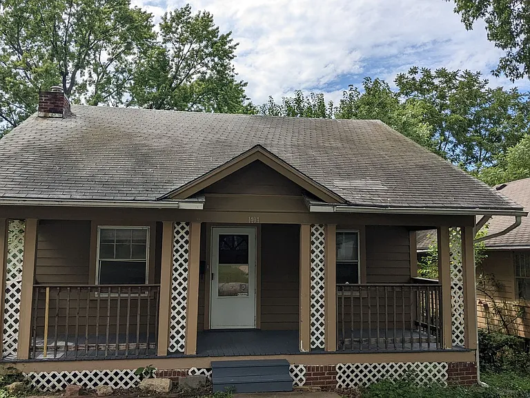 1404 S Maywood Ave — Photo 1