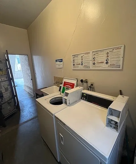 1327 Berkeley — Photo 10