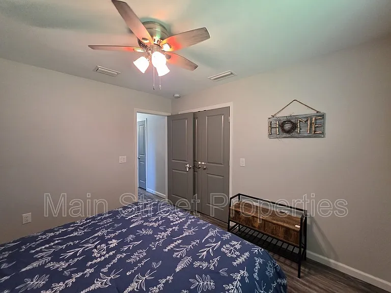 5565 Riviera Dr — Photo 18