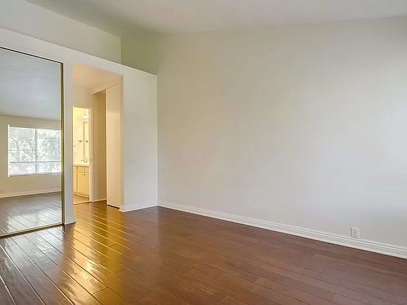 5th image of 1855 Diamond St Unit 318