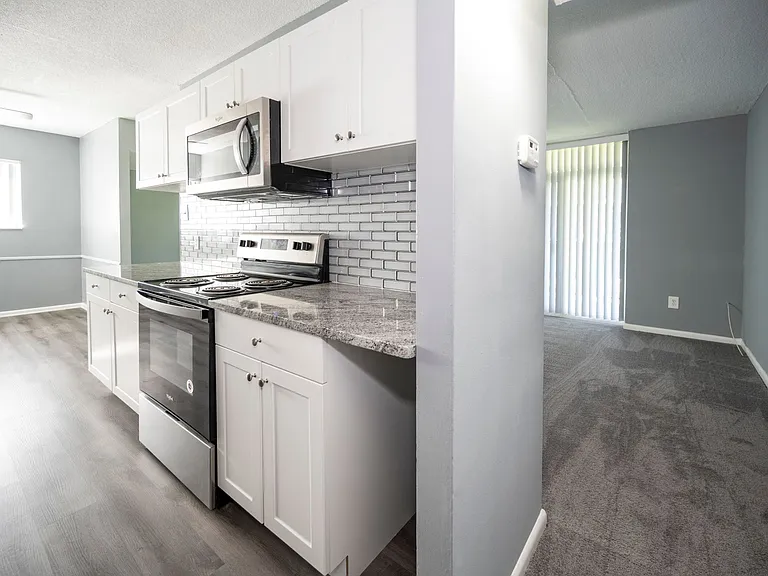 Creswood Apartments- Come home to Convenience! — Photo 11