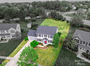 1275 Knollwood Cir, Crystal Lake, IL 60014