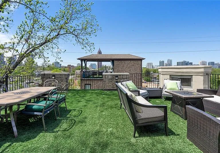 631 Boulevard NE — Photo 44